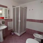 לינה וארוחת בוקר Liberta 2*
